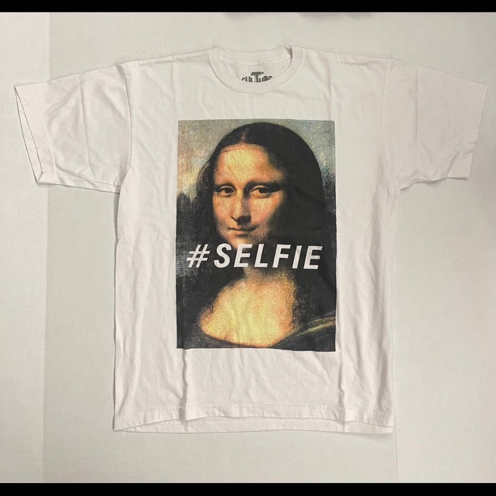 Culture White Mona Lisa “Selfie” Short Sleeve T-Shirt - XL